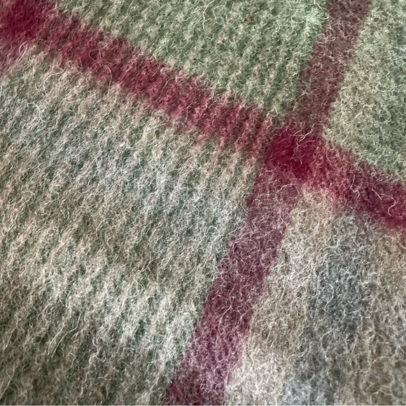 Marchbrae 100% Lambswool Tartan Plaid Scarf, Made in Scotland - Picture 5 of 6